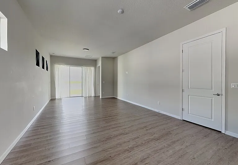 3109 King Palm Dr — Photo 5