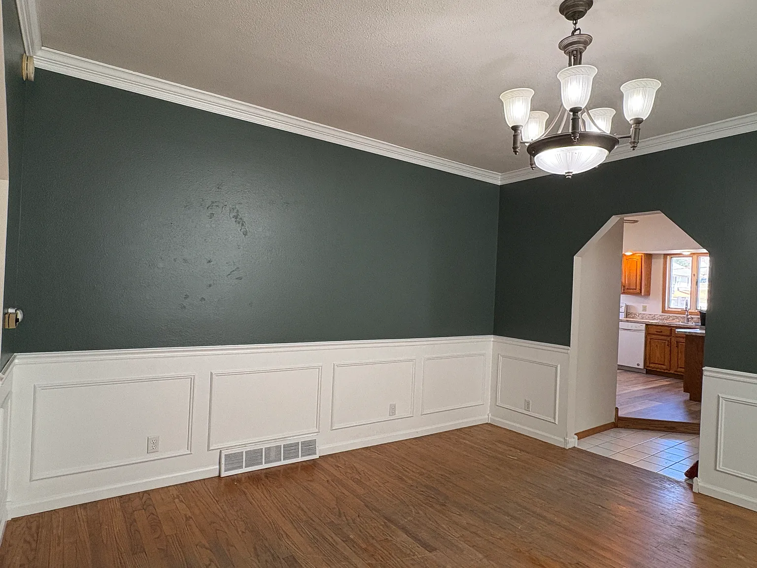 1390 Glen Oak Street — Photo 2