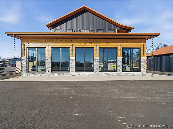 3rd image of 451070 E 320th Rd