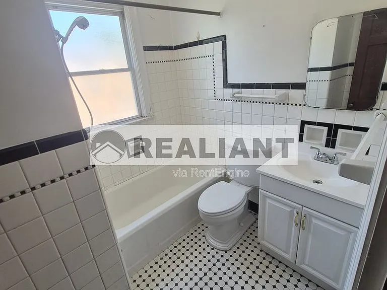 2214 Memorial Pkwy — Photo 6