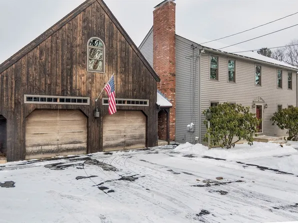 33 Prospect St, Rutland, MA 01543