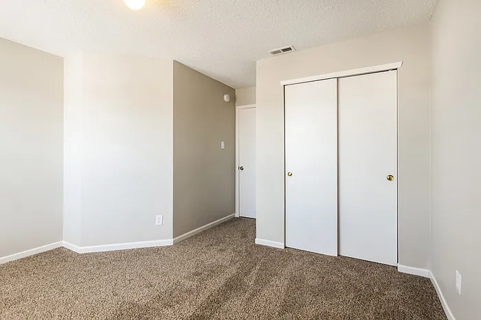 864 Olmsted Dr — Photo 8