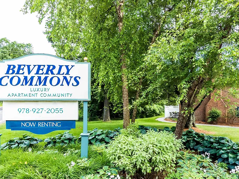 Beverly Commons — Photo 19