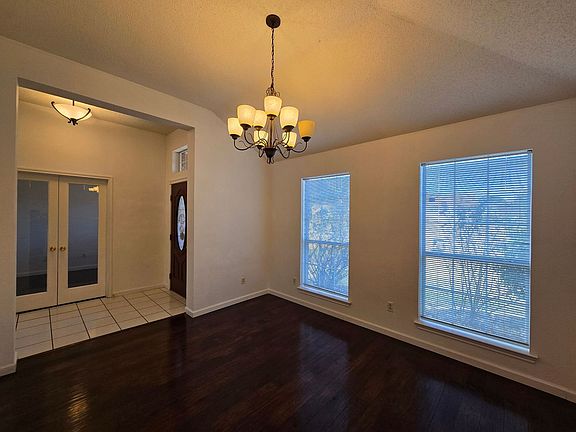 5th image of 2403 Creek Dr
