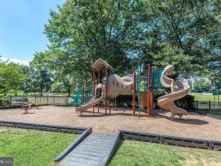1121 Arlington Blvd #230 — Photo 28