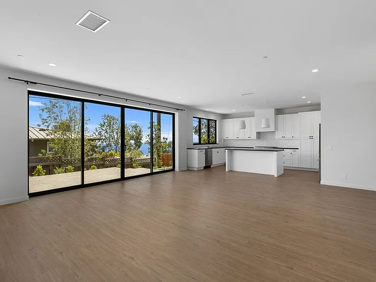 21552 Treetop Ln — Photo 6