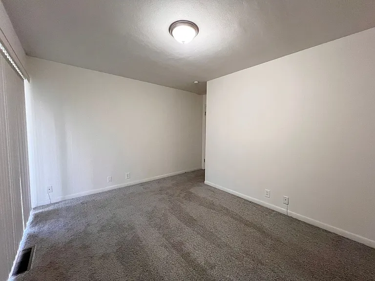 The Envoy Apartments — Photo 11