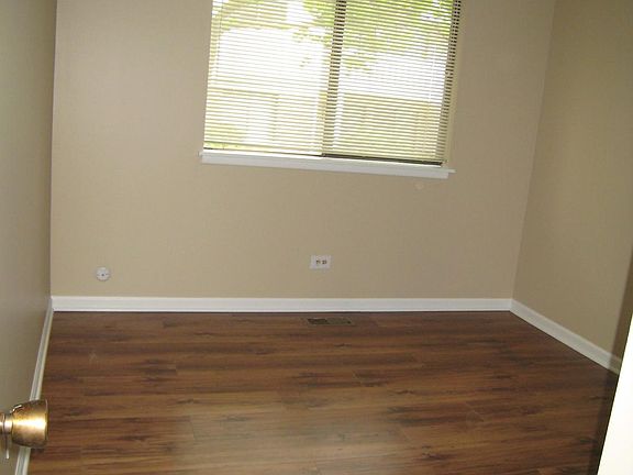 5th image of 401 Pinetree Ln Unit D1
