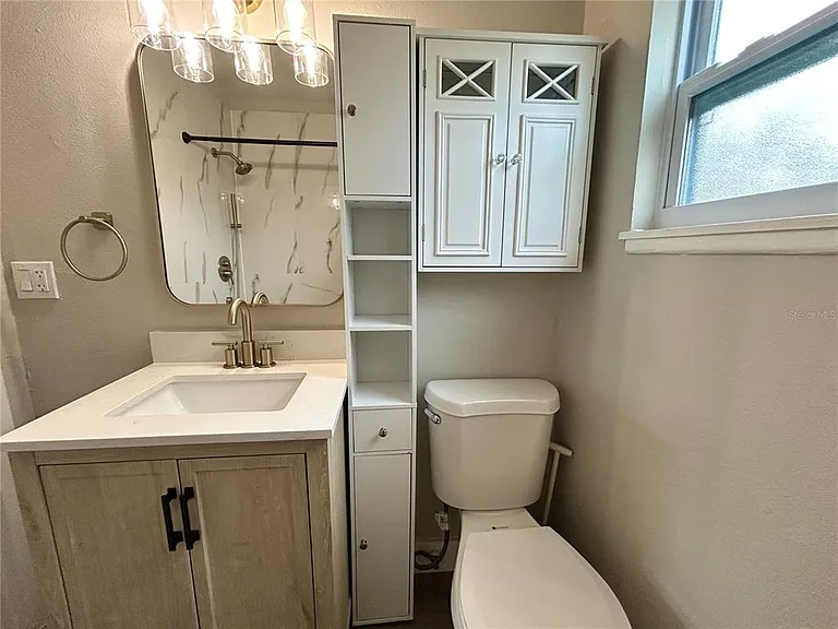 706 E Flora St — Photo 9