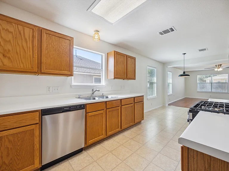 108 Loryn Dr — Photo 12