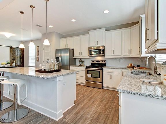 3rd image of 1516 Willow Branch Ave