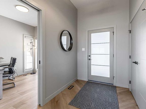 4th image of 428 N Canyon Ridge Cir W