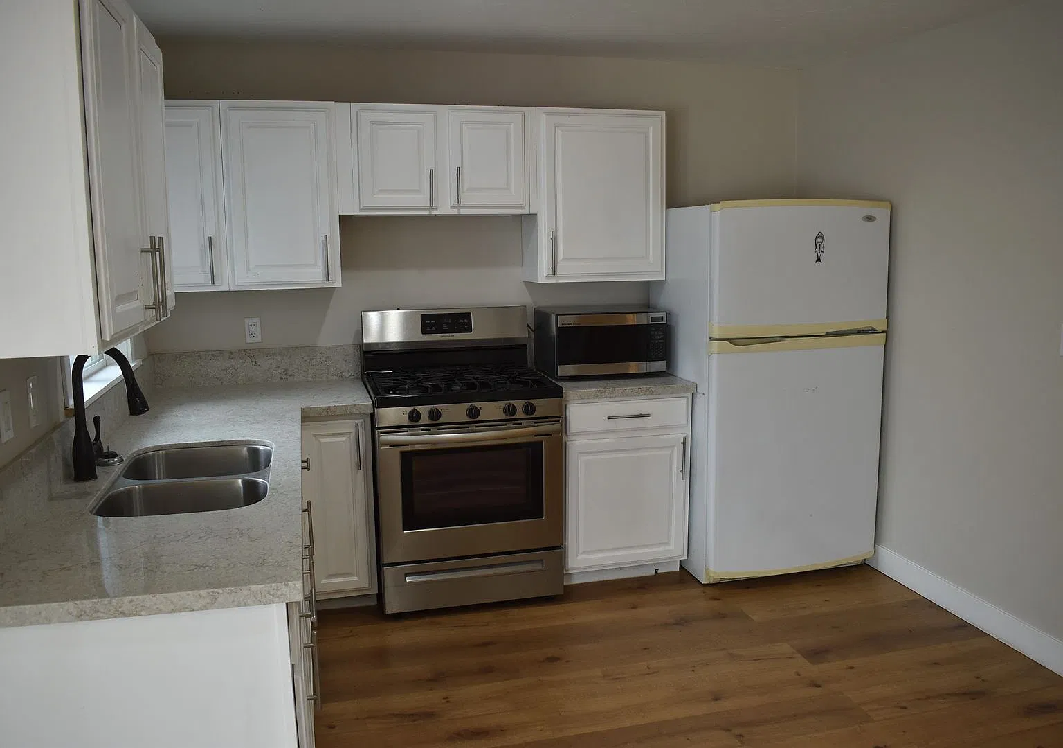 Detached 1 Bedroom Home with Large Private Backyard — Photo 1