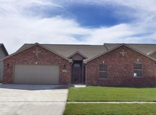 7909 Hacienda Dr, Lincoln, NE 68516