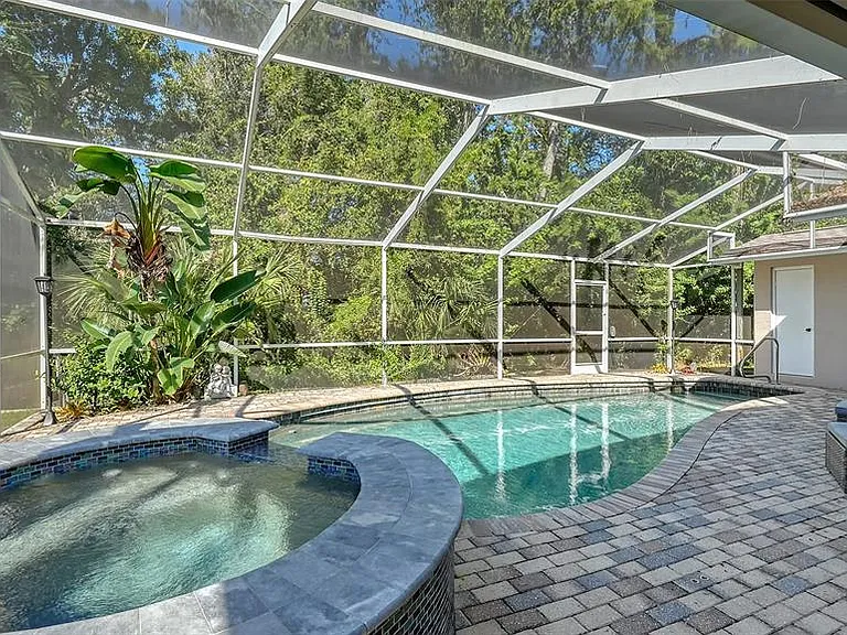 2246 Cork Oak St W — Photo 44