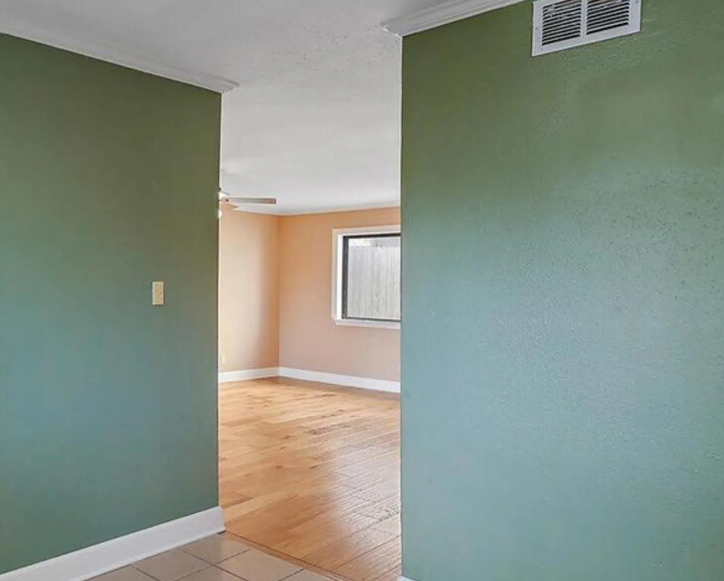 2 bed, 1.5 bath, 1022 sqft, $1,575 — Photo 4