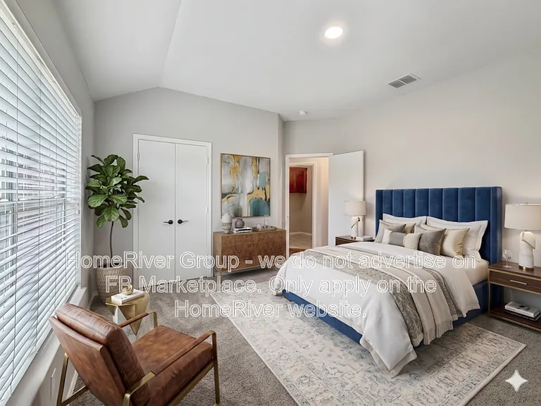 1072 Aviary — Photo 3