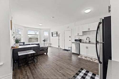 135 William St N #1 Photo 1