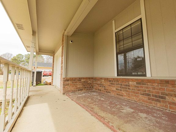 4th image of 18 Georgeann Cir