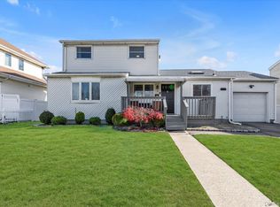 6 Karen Avenue, Plainview, NY 11803