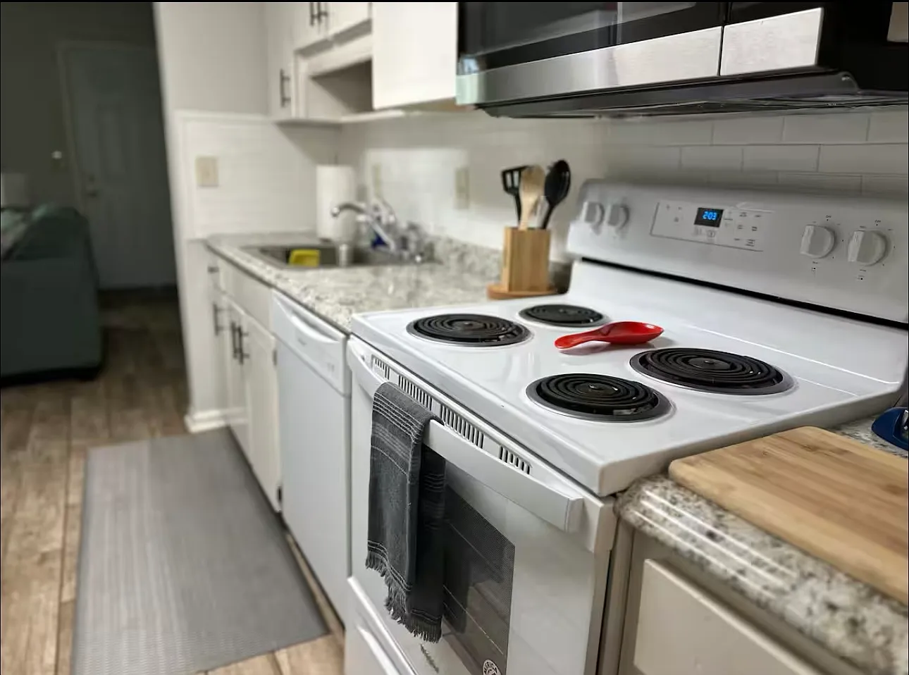 3 bed, $3,000 — Photo 3