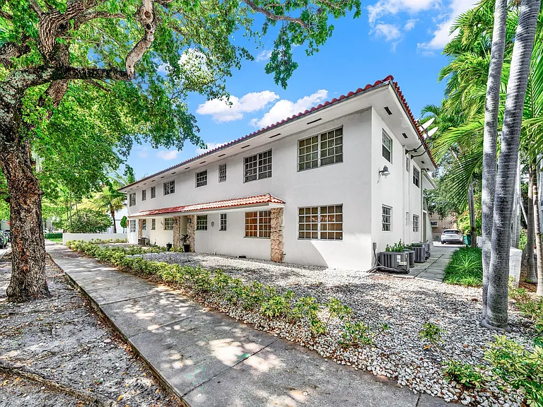 223 Antilla Ave — Photo 14