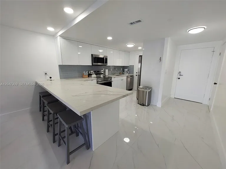400 Golden Isles Dr #47 — Photo 7