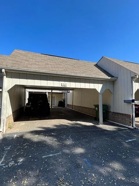 Building Photo - 1922 Sequoyah Ave