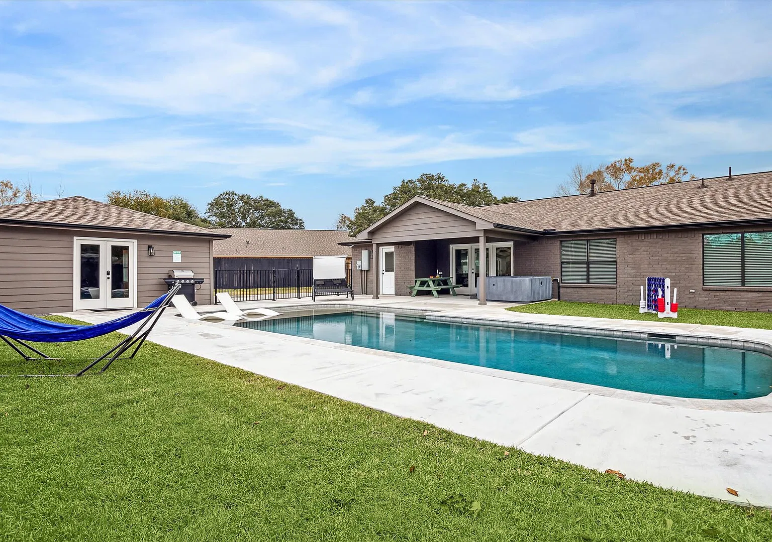 Beautiful 4Bd 3Ba Home with Pool, Hot Tub & Cinema — Photo 1
