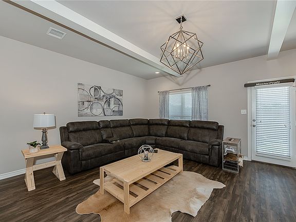4th image of 503 Hayes Ln
