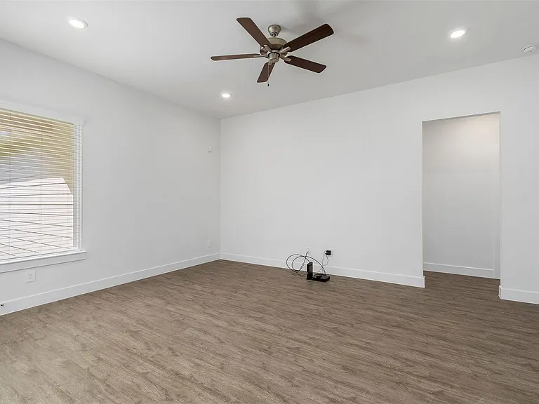 906 Golden Willow — Photo 13