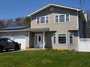 103 Chanel Dr E, Shirley, NY 11967