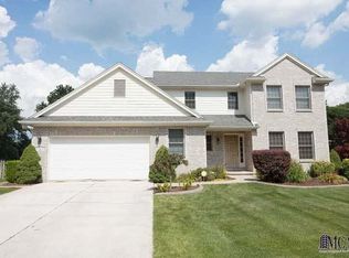 9172 Castlebury Dr, Temperance, MI 48182