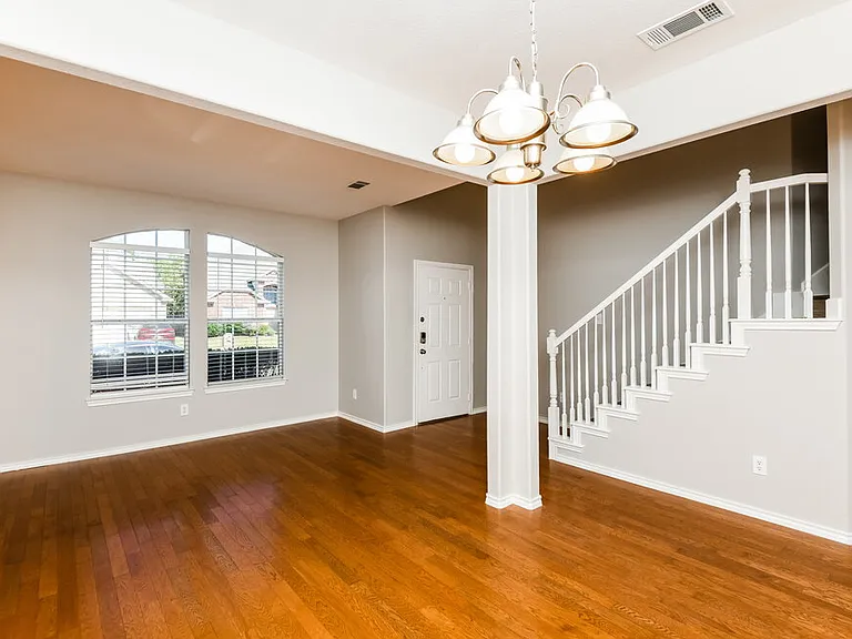 6910 Shore Breeze Ct — Photo 7
