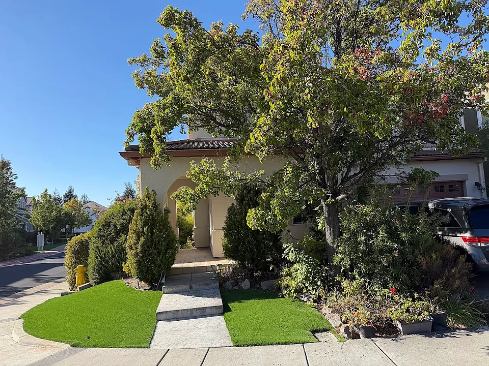 2541 McLaren Ln
