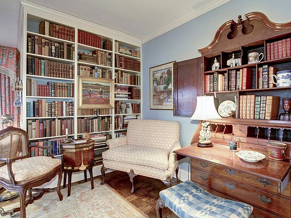 Living room seating area with built-ins