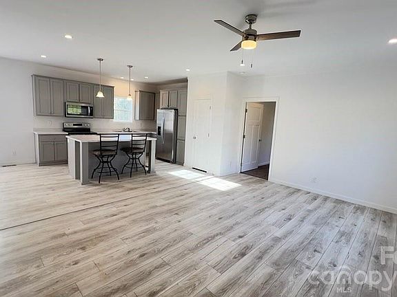 3rd image of 819 Wellwood Ave