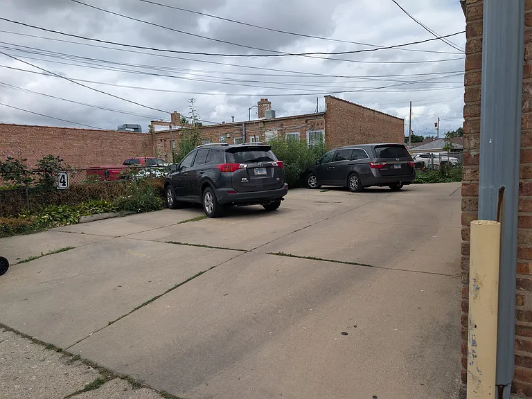 7041 W Addison St #2R — Photo 24