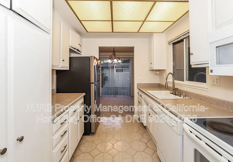 335 Belhaven Cir — Photo 2