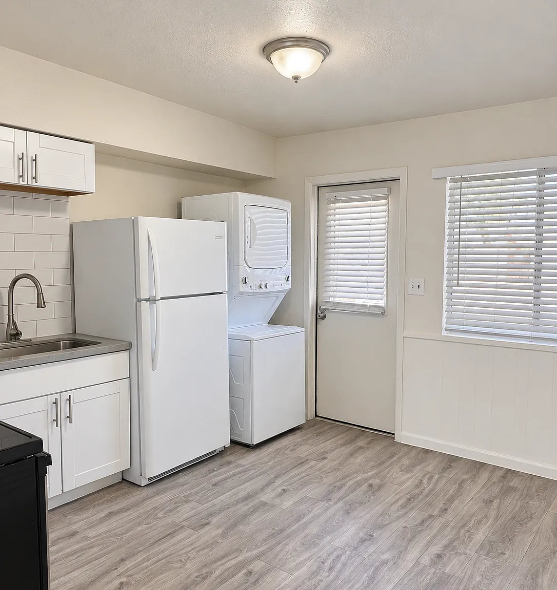 1504 W University Dr — Photo 2