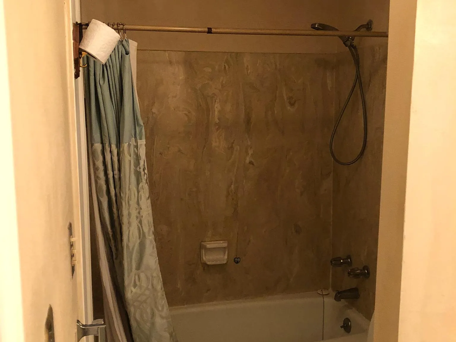 3 bed, 1200 sqft, $1,200 — Photo 4