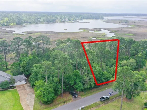 3336 Mills Bayou Dr, Milton, FL 32583