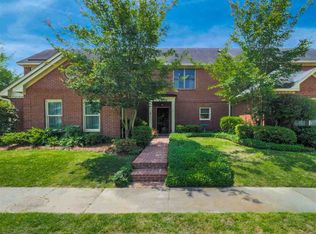 9 Village Green Cir, Jackson, MS 39211