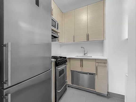 4th image of 4 Park Ave APT 5P