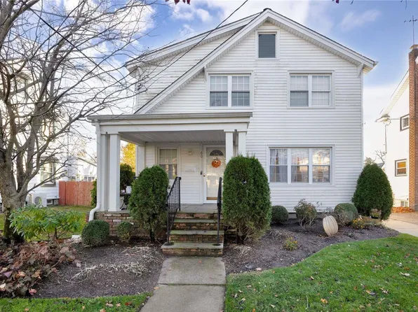 60 Jarvis Place, Lynbrook, NY 11563