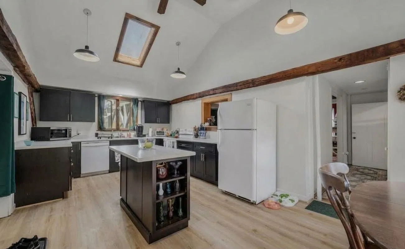 2 bed, 1500 sqft, $2,400 — Photo 3