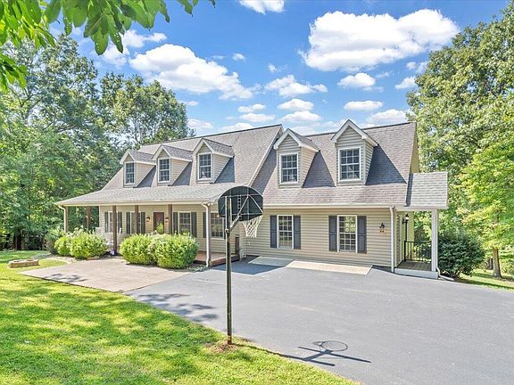 3rd image of 280 Concord Cir