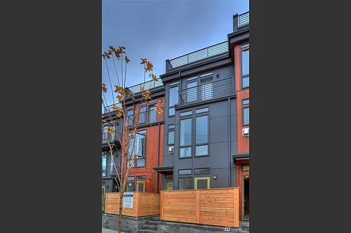 7459B Woodlawn Ave NE Photo 1