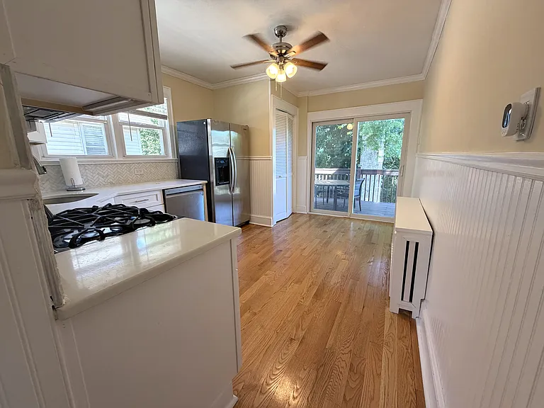 124 Burnside Ave #2 — Photo 4