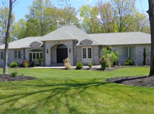 1035 Camelot Dr, Hermitage, PA 16148